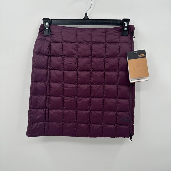 The North Face Women's ThermoBall Hybrid Skirt in Blackberry Wine Size XS - Picture 2 of 5